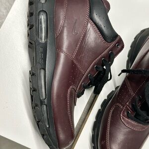 Nike Men's Burgundy and Black Sneakers